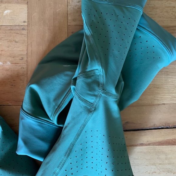 Lululemon Uncovered Strength Leggings 23" - Algae - Picture 8 of 13